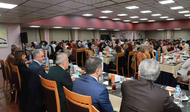 Rektör Çomaklı, uluslararası öğrencilerle iftar programında buluştu
