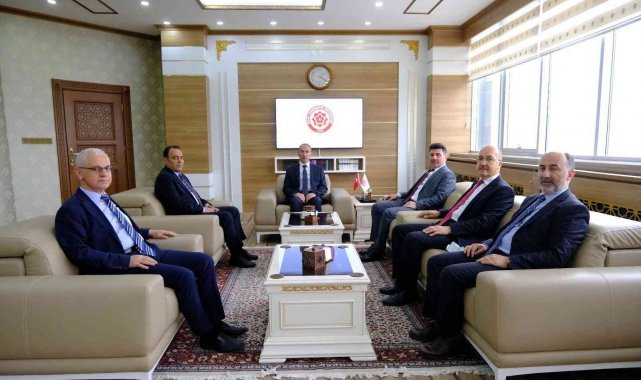 Rektör Karacoşkun, Erasmus tecrübe paylaşım toplantısına katıldı