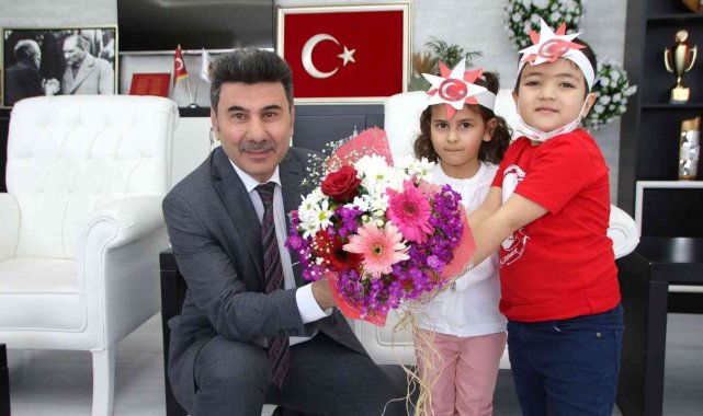 Rektör Karacoşkun, koltuğunu öğrencilere devretti