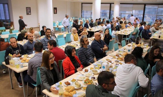 Rektör Karacoşkun, üniversite personeli ile iftarda buluştu