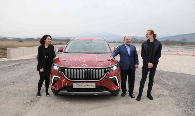 Rektör Kılavuz, Bakan Varank ile TOGG'un test sürüşüne katılan öğrencileri ağırladı