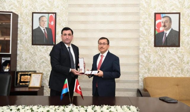 Rektör Kızılay'a Azerbaycan'dan özel devlet ödülü