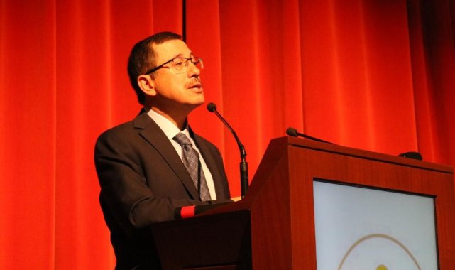 Rektör Kızılay'dan ebelik mesleğinin önemine vurgu