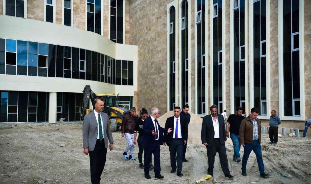 Rektör Kuş İlahiyat Fakültesi inşaatını inceledi