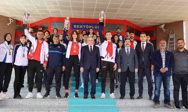 Rektör Özaydın'dan başarılı sporculara GAÜN Sporium'a ücretsiz üyelik