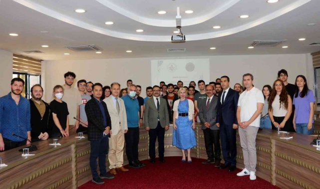 Rektör Özkan:&quot;Dijital evrende de bağımsızlığımızı sağlamlaştırmalıyız&quot;