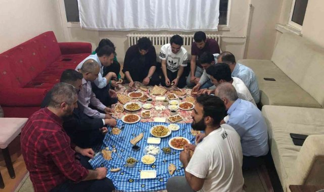 Rektör Prof. Dr. Göktaş, öğrenci evinde sahur yaptı