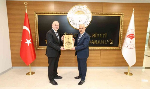 Rektör Ünal'dan Bakan Kirişci'ye kenevir ve manda brifingi