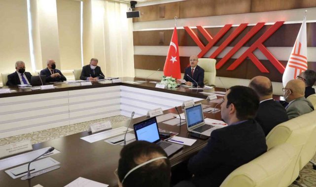 Rektör Uzun, temel bilim programlarının durumunun görüşüldüğü toplantıya katıldı