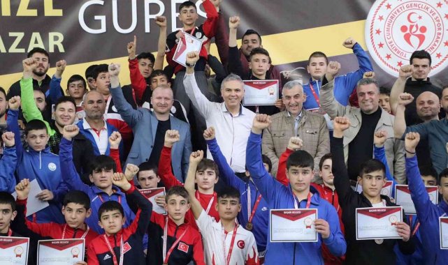 Rize'de Güreş Yıldızlar Grup Birinciliği müsabakaları sona erdi