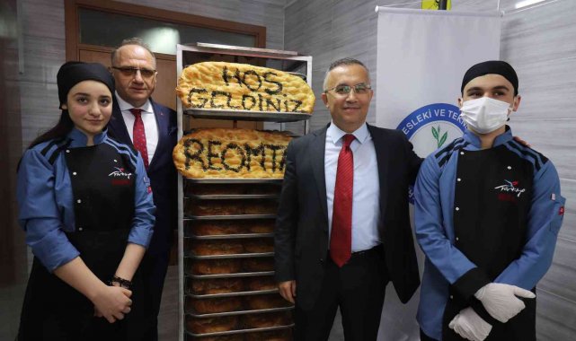 Rize&#039;de lise öğrencileri okullarında kendi ekmeğini kendisi pişirecek