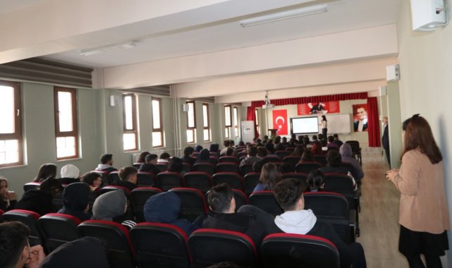 Rize'de öğrenciler ve öğretmenlere 'Stresle Başa Çıkma Yöntemleri' eğitimi verildi