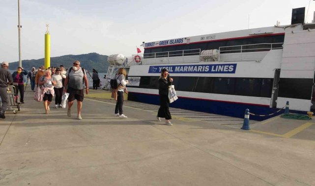 Rodos'a giden feribot Marmaris'e geri döndü