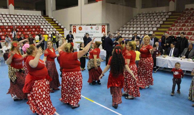 Roman vatandaşlar iftar programında doyasıya eğlendi