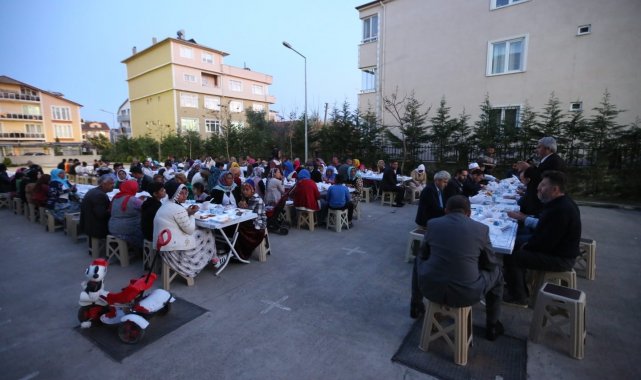 Romanlar Günü'nde iftarda buluştular