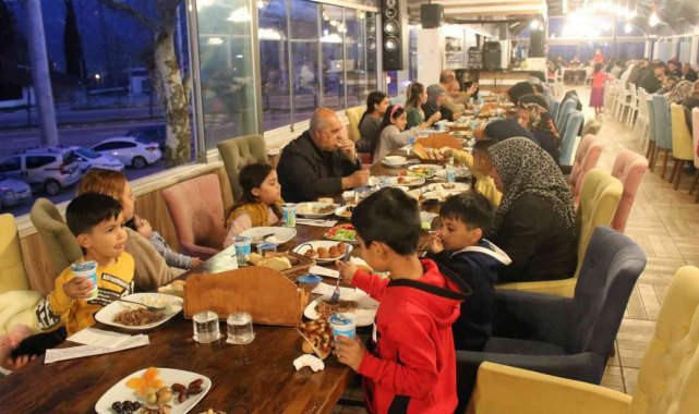Romanlar iftar yemeğinde buluştu