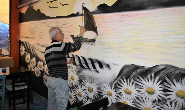 Ruhsuz duvarları hayalleriyle renklendiriyor