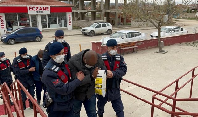 Sahte parayla yakalanan dolandırıcılar tutuklandı