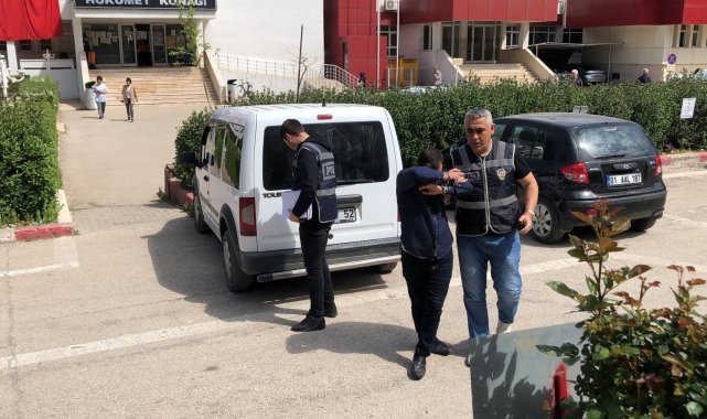 Sahte polis süsüyle dolandırıcılık yaptı gerçek polise yakalandı