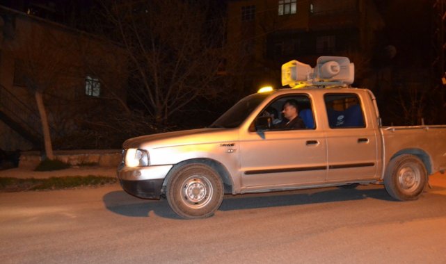 Sahura ilahiler ile kalkıyorlar