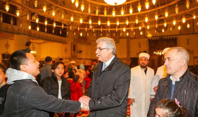 Sakarya Büyükşehir bin kişiye sofra kurdu