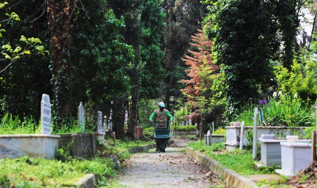 Sakarya&#039;da mezarlıklar Ramazan Bayramı&#039;na hazırlanıyor
