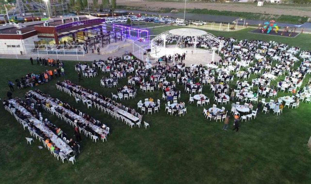 Salihli Belediyesinin çalışanları tek bir sofrada buluştu