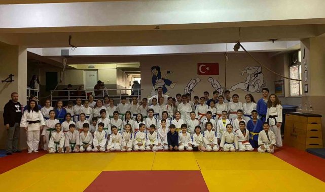 Salihli'de 250 judocu kemer atladı
