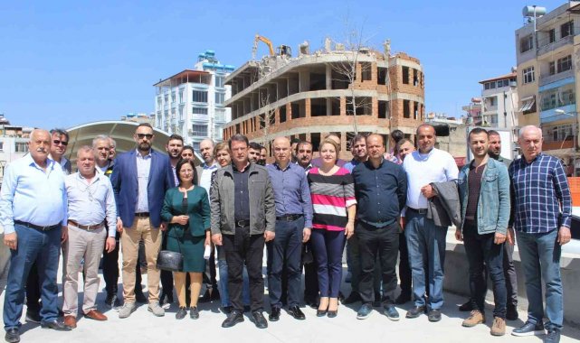 Samandağ merkezindeki 33 yıllık bina yakılıyor