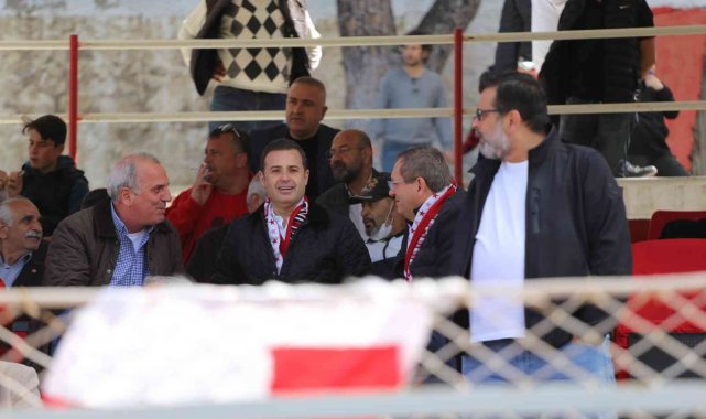 Şampiyon Ayvalıkgücü ligde son maçını da kazandı. 3-2