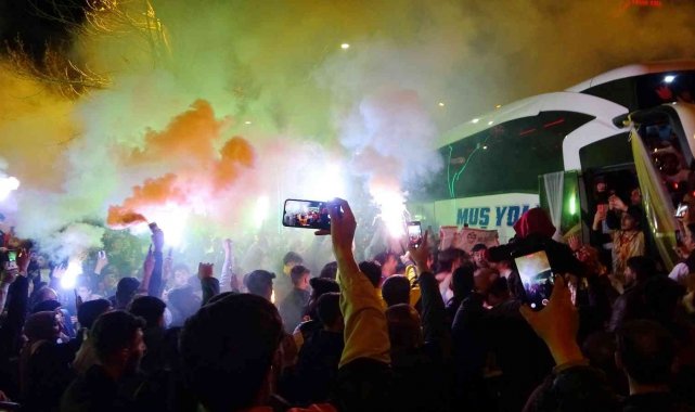 Şampiyon Muşspor'a coşkulu karşılama