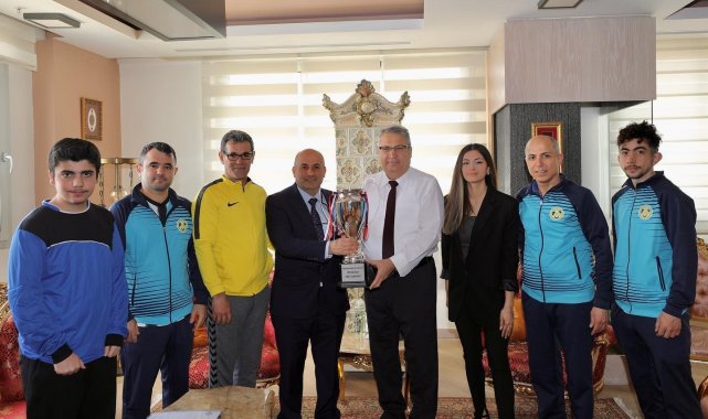 Şampiyon sporculardan Başkan Çerçi'ye teşekkür