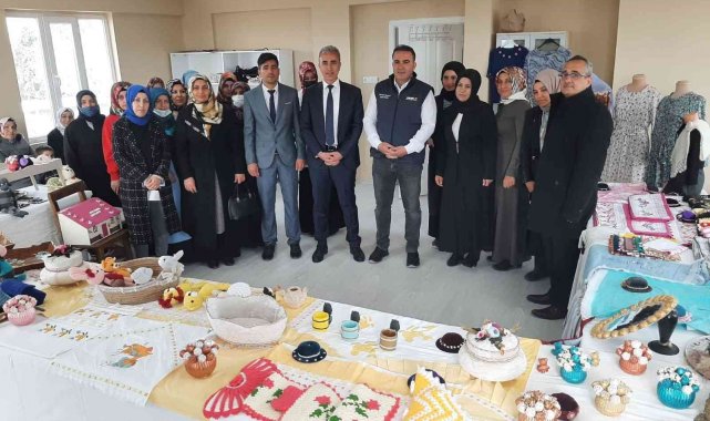 Samsat Çok Amaçlı Toplum Merkezi'nde el sanatları sergisi açıldı