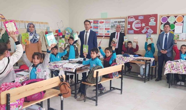 Samsat&#039;ta okul kütüphaneleri zenginleşiyor