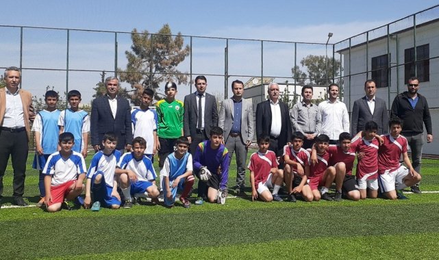 Samsat'ta ortaokullar arası futbol turnuvası yapıldı