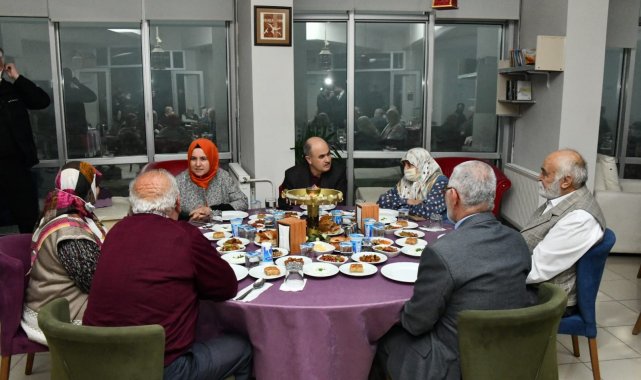 Samsun Valisi huzurevi sakinleri ile iftar yaptı