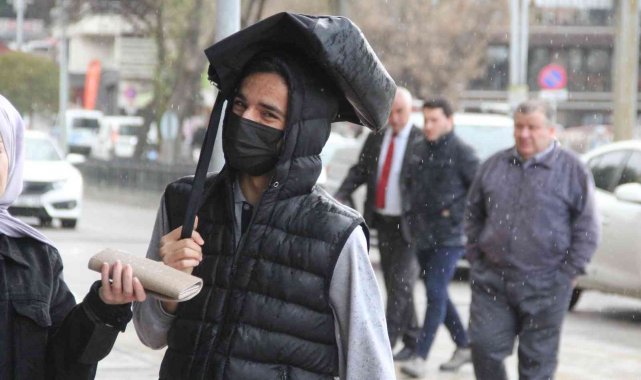 Samsun'da gök gürültülü sağanak hazırlıksız yakaladı