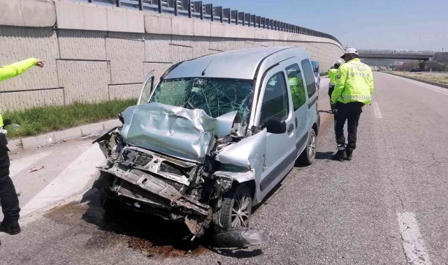 Samsun'da hafif ticari araç tankere çarptı: 3 yaralı