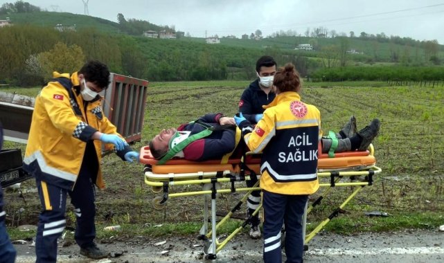Samsun'da kamyonla hafif ticari araç çarpıştı: 1'i ağır 3 yaralı