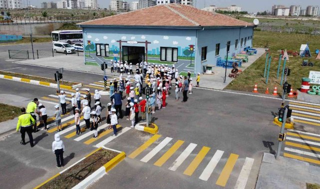 Şanlıurfa'da öğrenciler trafik haftasını kutladı