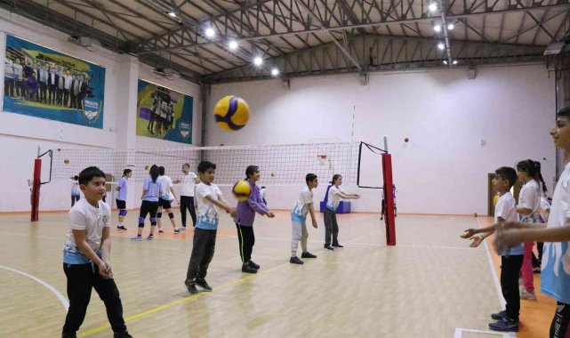 Şanlıurfa'da Ramazan ayında voleybola yoğun ilgi
