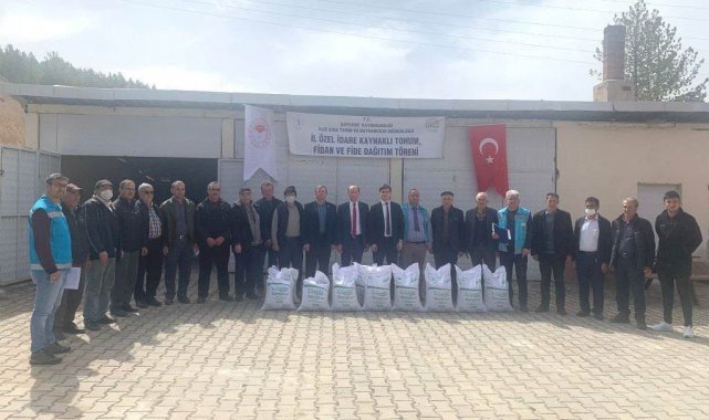 Şaphane'de çiftçilere 640 kilogram kuru fasulye tohumu dağıtıldı