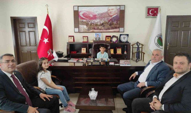 Sason&#039;da yöneticiler koltuklarını öğrenciler bıraktı