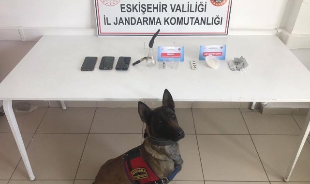 Satmak için Eskişehir'e uyuşturucu madde getiren 3 kişi yakalandı