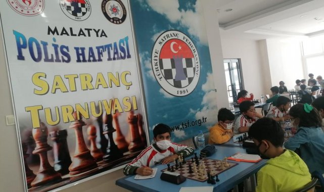 Satranç Turnuvası çekişmeli geçti