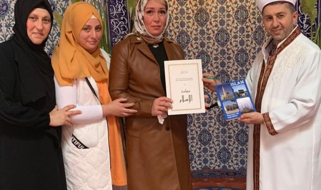 Savaştan kaçarak sığındığı Almanya'da müslüman olan 4 çocuk annesi Ukraynalı kadın "Ayşe" ismini aldı