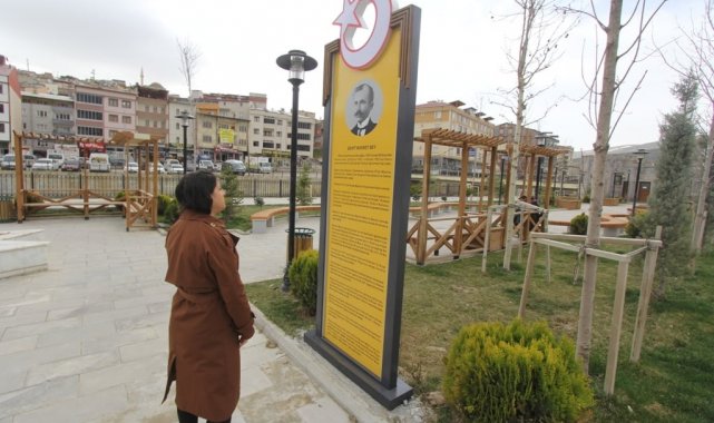 Şehit Nusret Bey'in biyografisinin olduğu levha adını taşıyan parka yerleştirildi