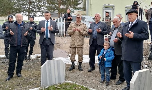 Şehit Rıfat Altıkat kabri başında dualarla anıldı