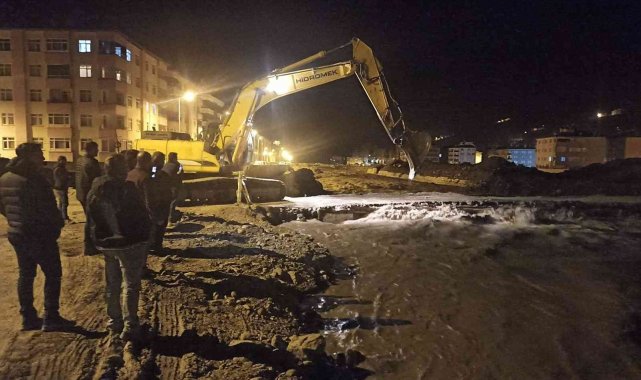 Sel felaketinin yaşandığı Bozkurt'ta kar sularının erimesiyle Ezine çayı taştı