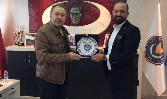 Selendi&#039;de belediye çalışanlarını sevindiren imza